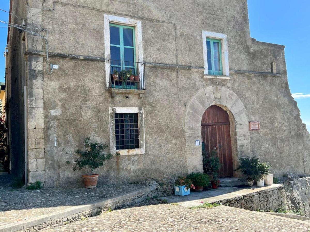 Al Castello Apartment Fiumefreddo Bruzio Εξωτερικό φωτογραφία
